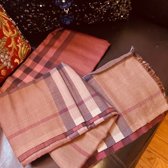 Burberry scarf - Picture 2 of 8